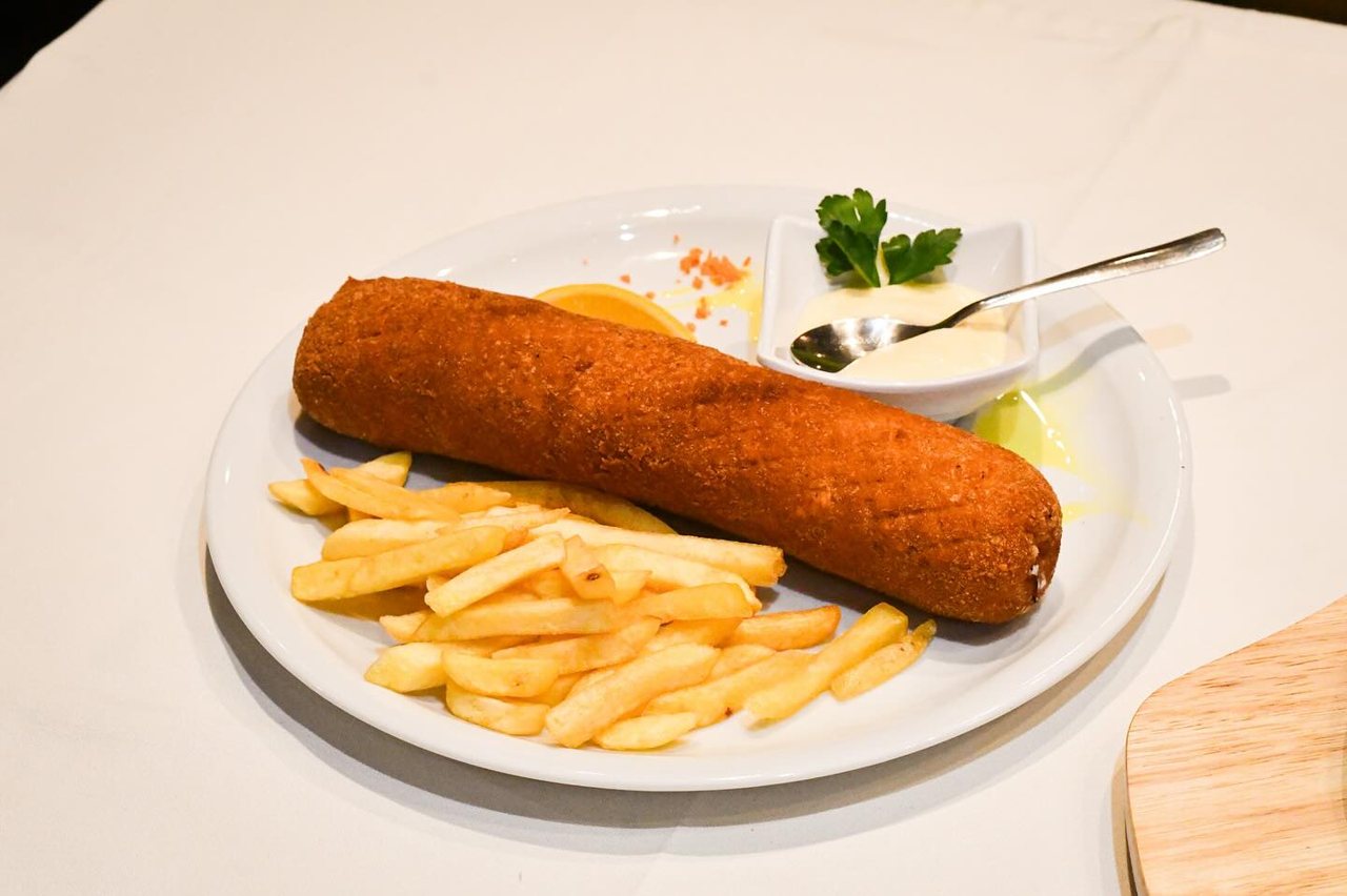 Karađorđeva šnicla sa pomfritom i tartar sosom